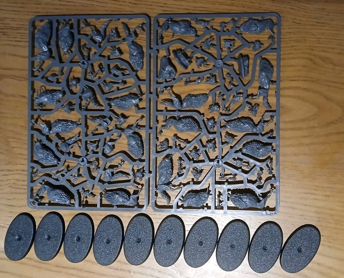 Warhammer - Age of Sigmar - 10 Dire Wolves, NEW on sprue with bases