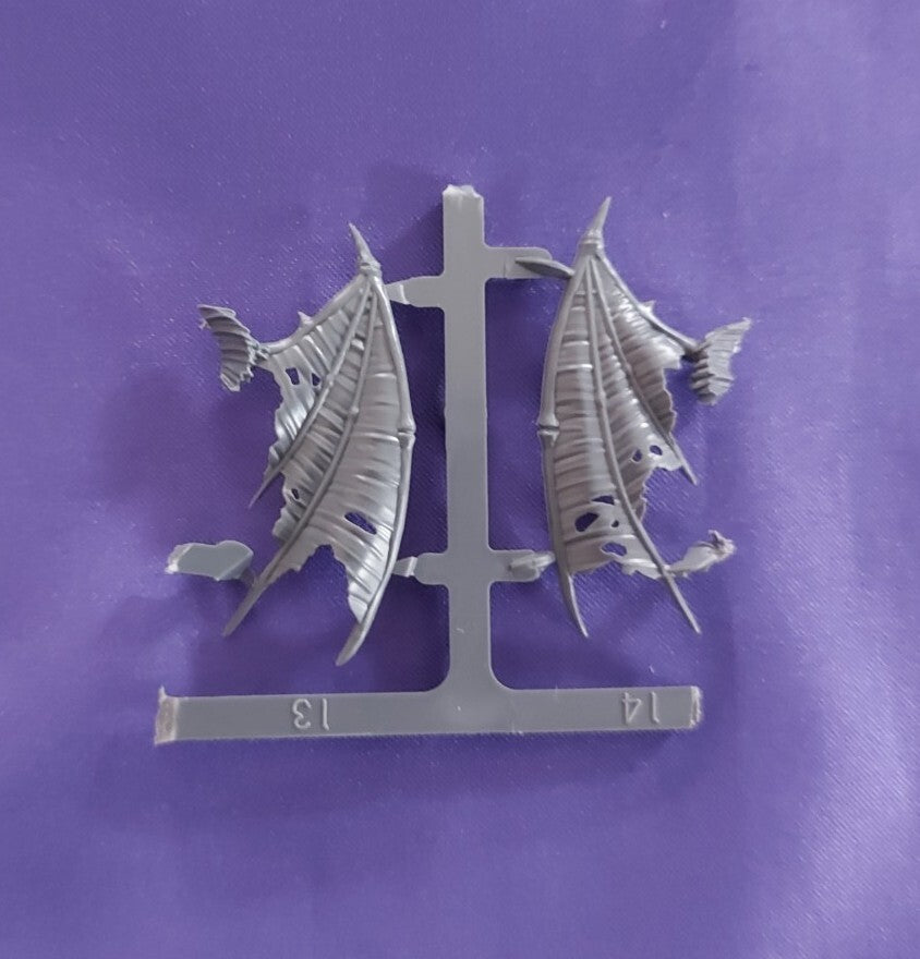 Warhammer - Flesh Eater Courts - Vargheist Small WINGS only, NEW