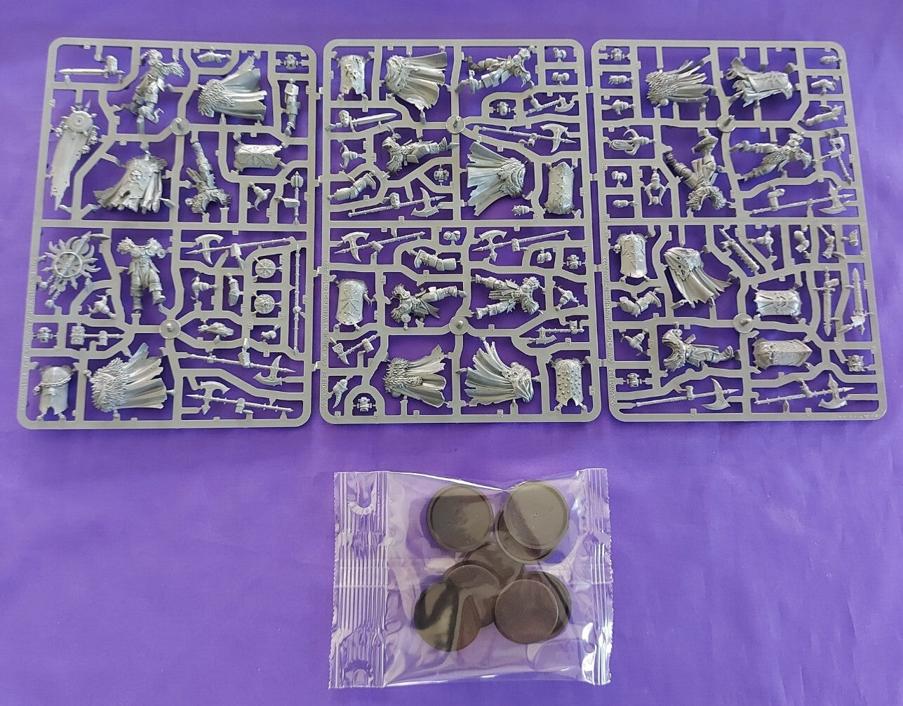 Warhammer - Slaves to Darkness - 10 Chaos Warriors Unit - NEW with bases