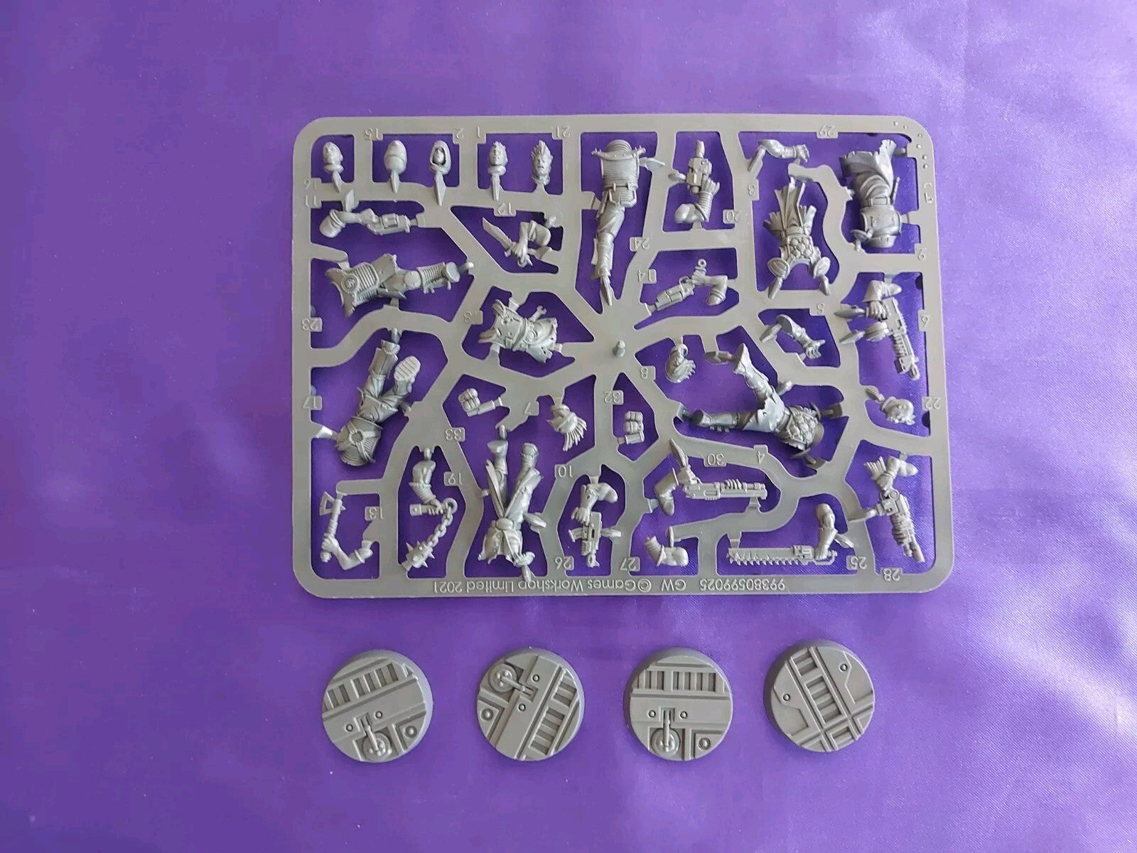 Necromunda - Hive Secundus - 4 Brood Scum NORMAL Heads, NEW