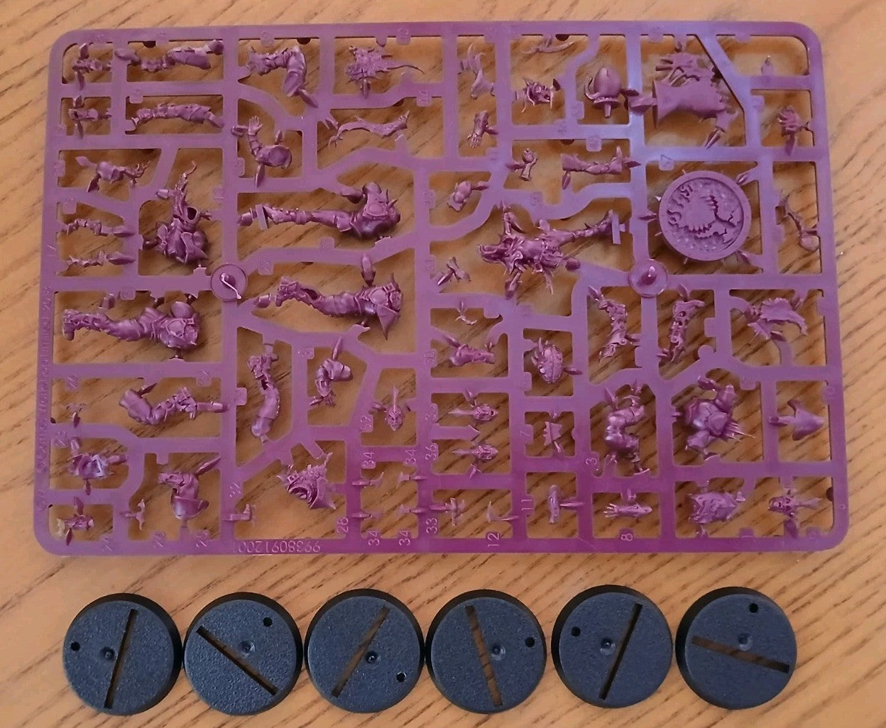 Dungeonbowl - College of Darkness Dark Elf Team SINGLE SPRUE (6 models), NEW