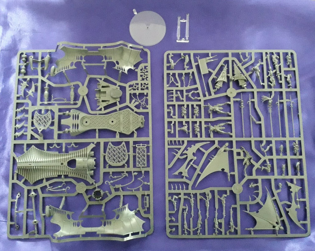 Drukhari Raider - Warhammer 40K ( Dark Eldar ) flying vehicle, NEW