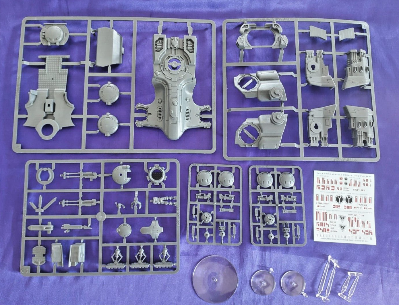 Warhammer 40K - Tau Devilfish, NEW on sprue