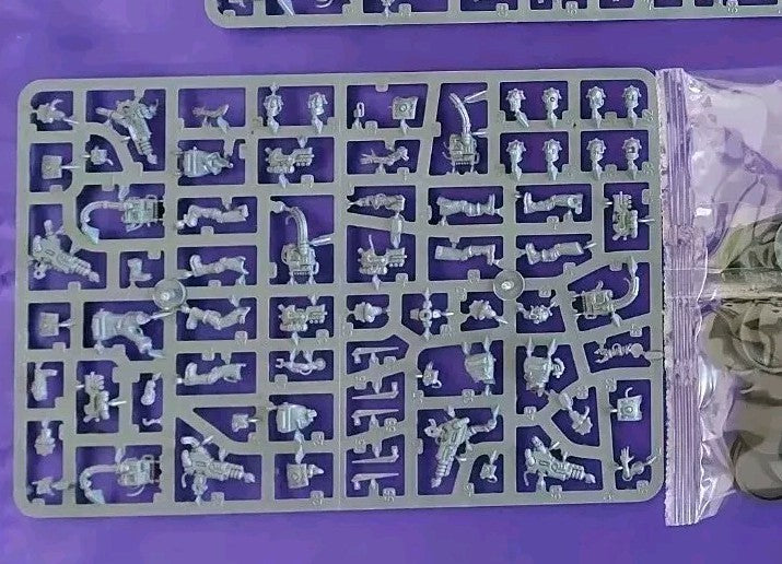 Warhammer Horus Heresy - Adeptus Mechanicus - 5 Adsecularis Tech-thralls, NEW