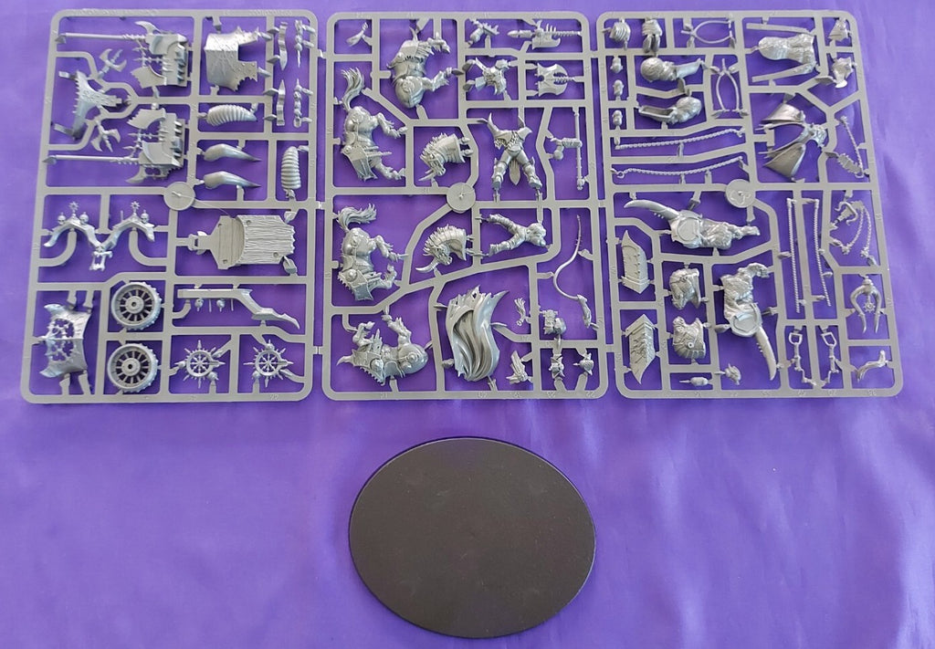 Warhammer - Slaves to Darkness - Chaos Chariot - NEW with base