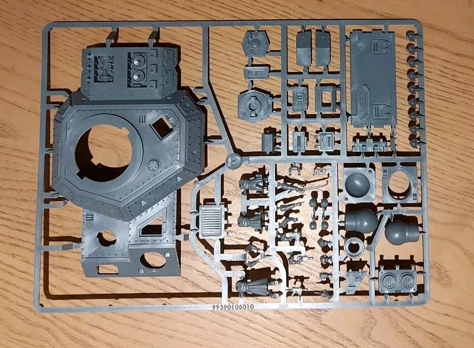 Warhammer 40K - Baneblade Crew & Top Parts Sprue, NEW
